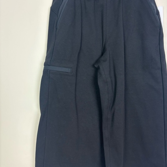 Athleta Triumph Hybrid Wide Crop Pant - Picture 8 of 11